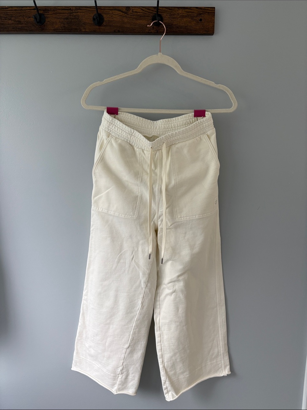 CALIA by Carrie Underwood Cream Wide Leg Cropped Pants